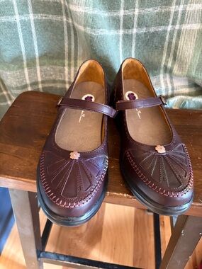 Dr Comfort Women's Mary Jane orthotic Flats in Dark Burgundy